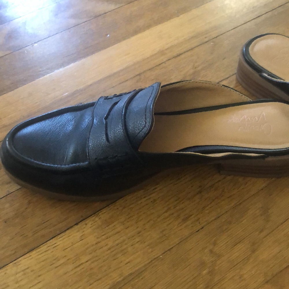 Black - Picture 3 of 3